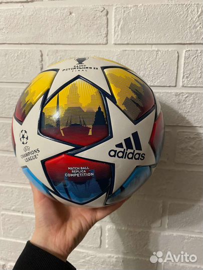 Футбольный мяч adidas