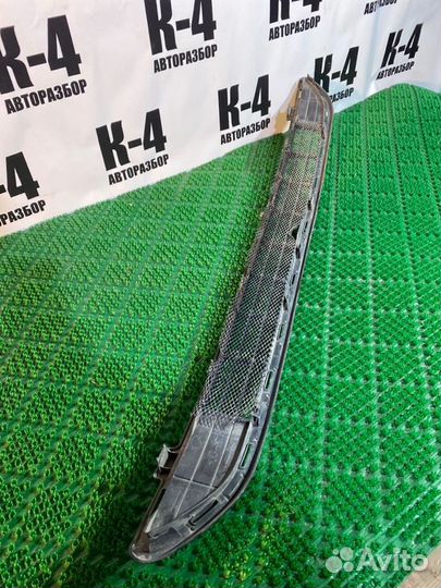 Решетка в бампер передняя Toyota Rav4 CA40