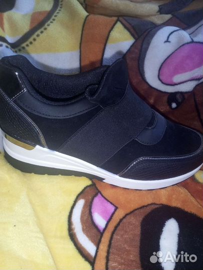Кроссовки женские новые 39 р