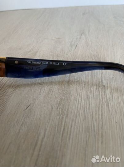 Солнцезащитные очки Valentino