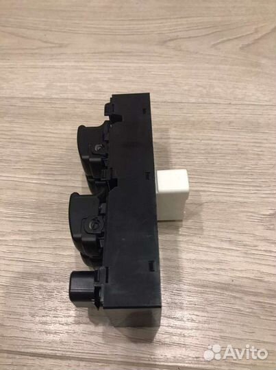 Блок кнопок стеклоподъемника Hyundai Getz Новый