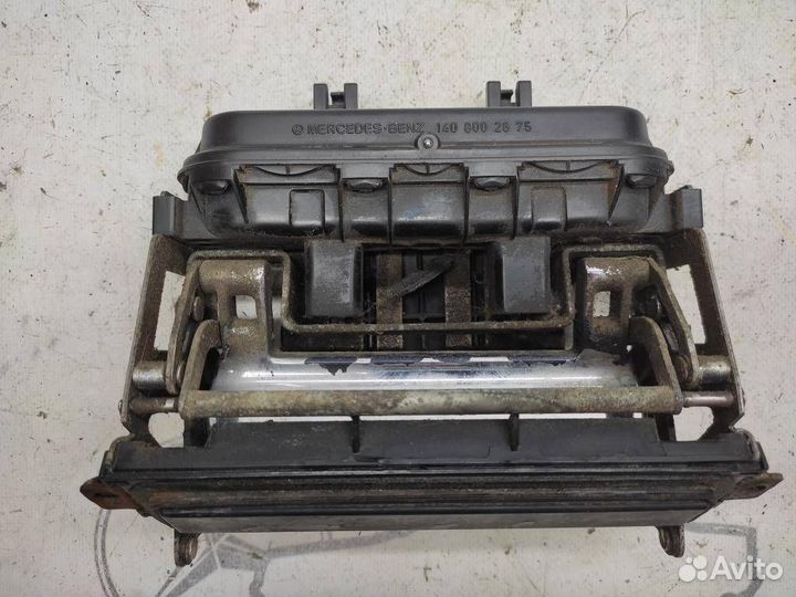 Ручка открытия багажника w140 S-class 104.990