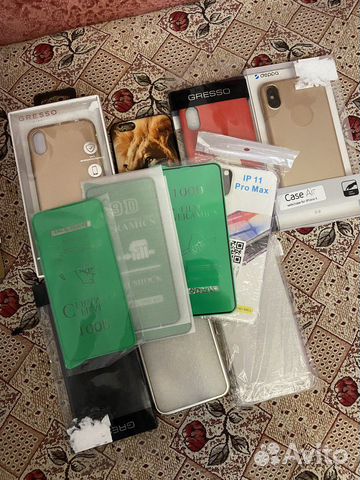 Чехлы и защитные стекла на айфоны