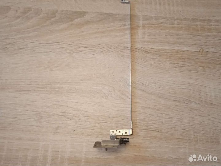 Правая петля Acer 7551G