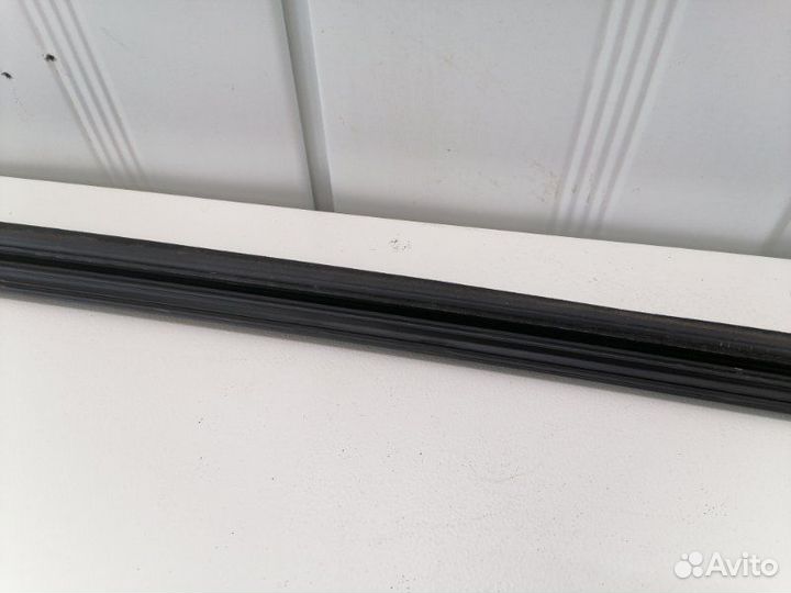 Уплотнитель (бархотка ) передний правый Toyota