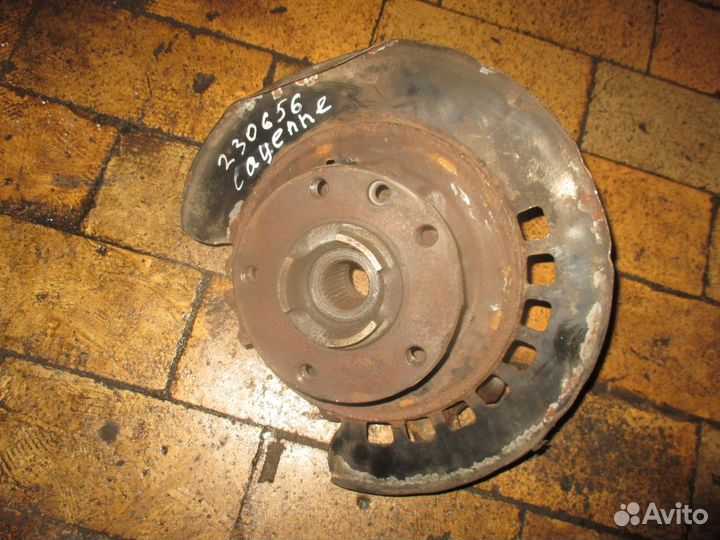 Кулак задний правый