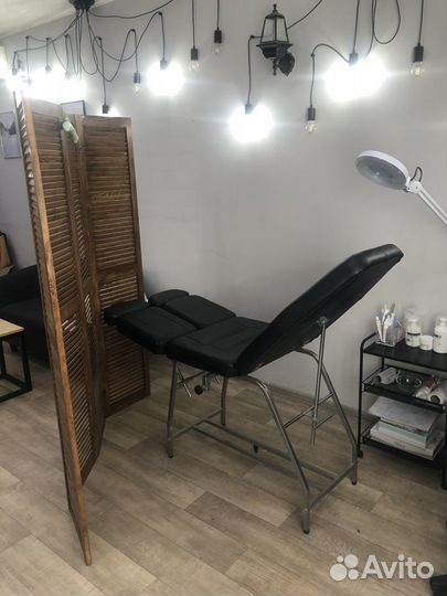 Маникюрный стол в аренду