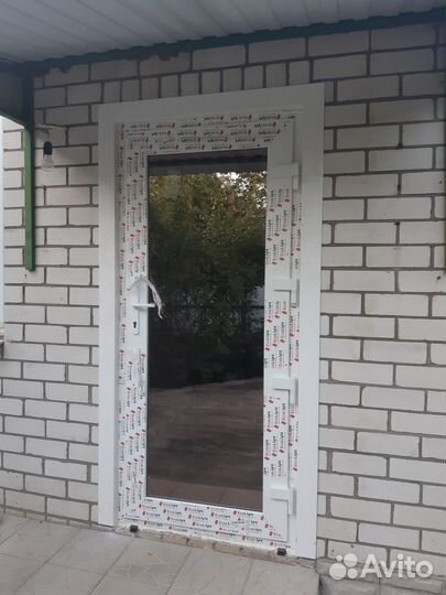 Пластиковые двери Rehau в Армавире