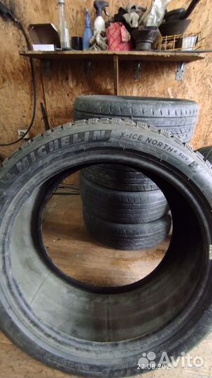 Michelin X-Ice North 4 275/40 R20