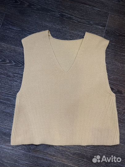 Жилетка женская бежевая и черно-белая