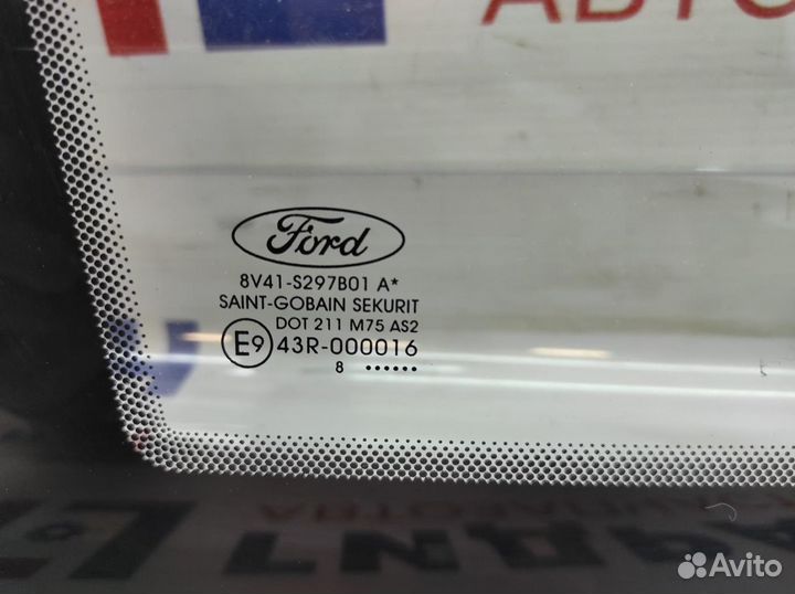 Стекло кузовное глухое левое Ford Kuga 1737577. Де