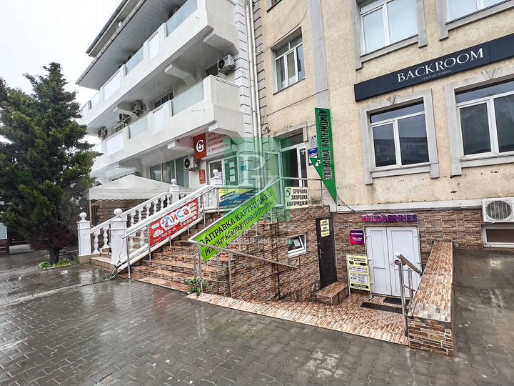 Помещение 106,5 м2 на первой линии Острякова