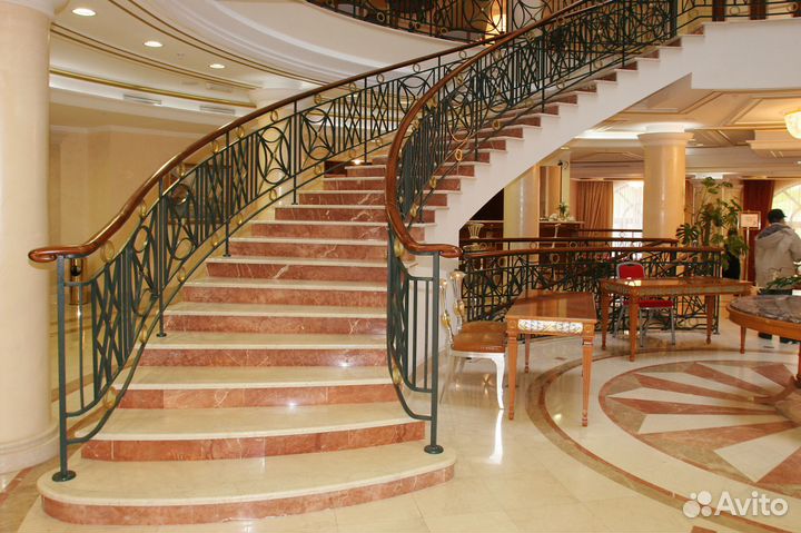 Лестница из мрамора