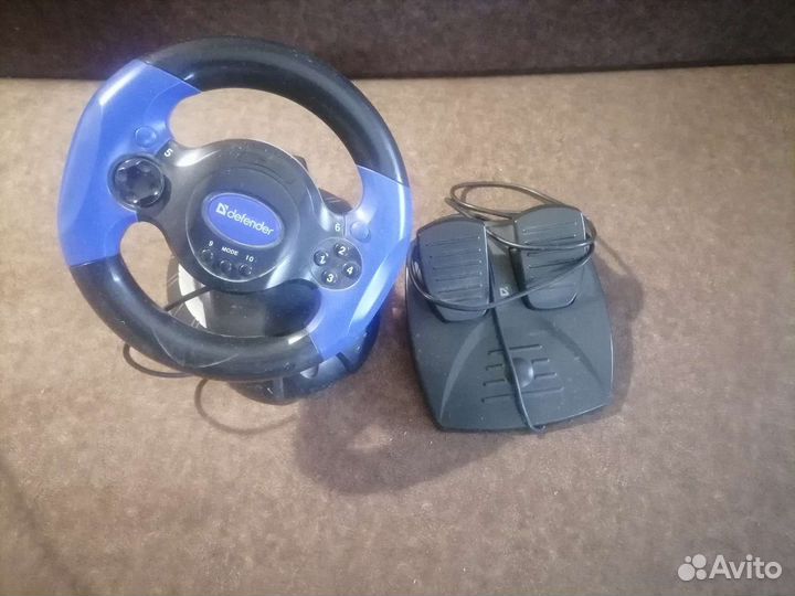 Игровой руль с педалями