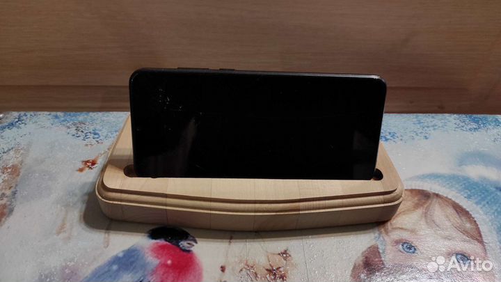 Подставка для телефона из дерева