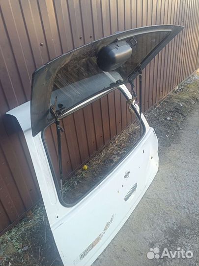 Пятая дверь Ниссан куб z10