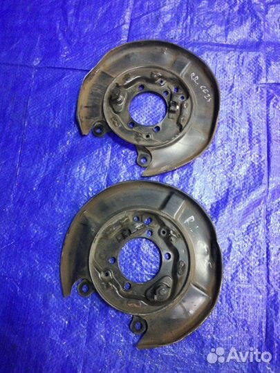 Пыльник тормозного диска задний Nissan Serena CC25