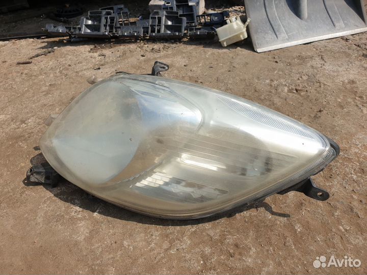Фара правая Toyota Yaris Тойота Ярис 2005-2011г.в