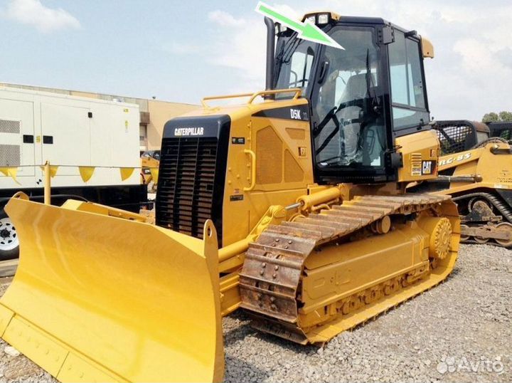 Стекло дверное левое Бульдозер Caterpillar D5K XL