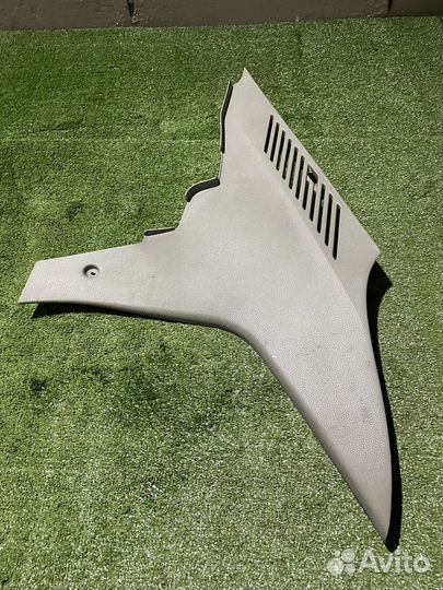 Обшивка задней левой стойки Renault Logan 1