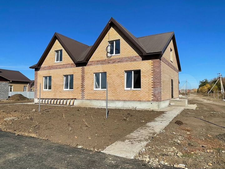 Таунхаус 139,6 м² на участке 5,4 сот.