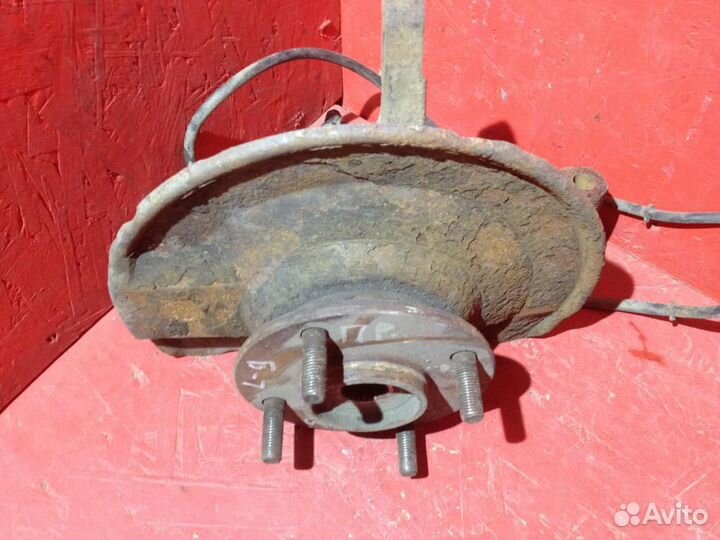 Кулак передний правый Митсубиси Лансер 9