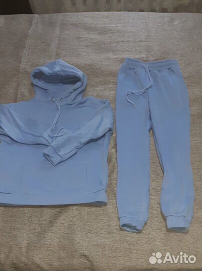 Женский спортивный костюм