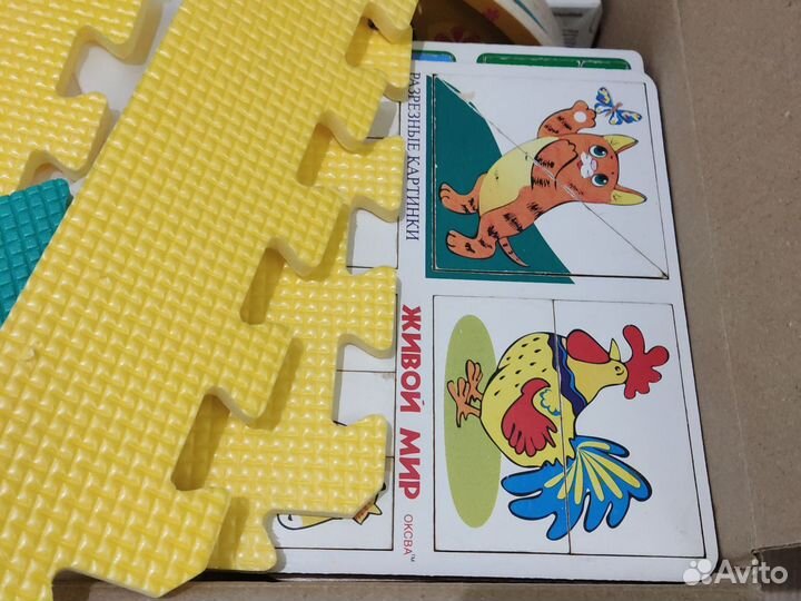 Коробка с детскими товарами