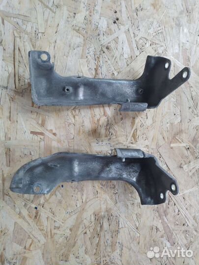 Кронштейны впускного коллектора Subaru