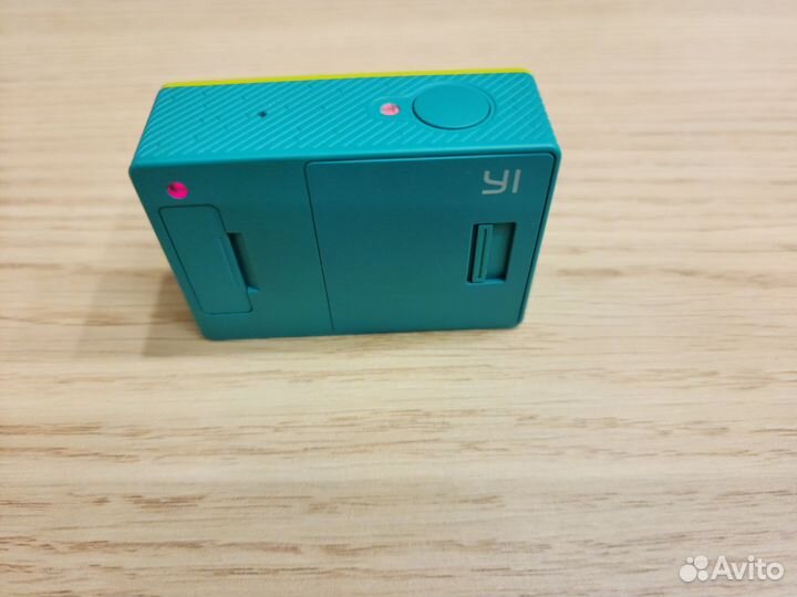 Экшн-камера xiaomi YI