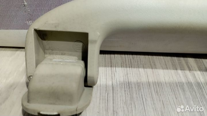 Ручка потолка Потолочная Nissan tiida Прав