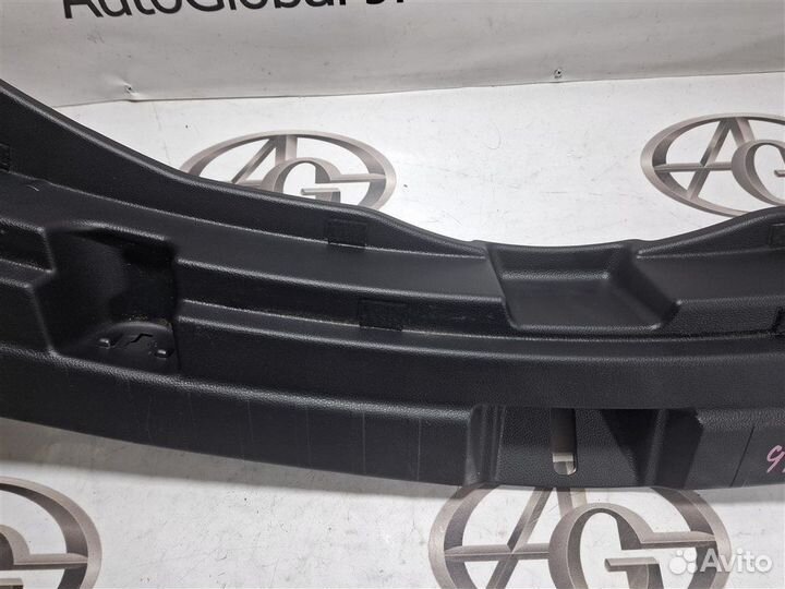 Накладка крышки багажника Toyota Corolla