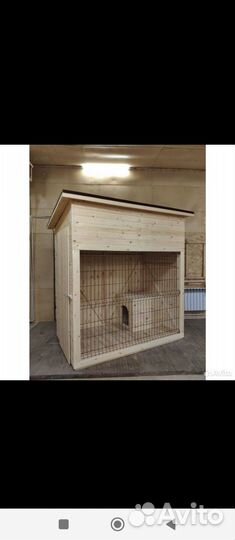 Собачья будка и гнезда для несушек