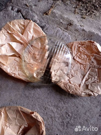 Стекло на фару ваз 2106