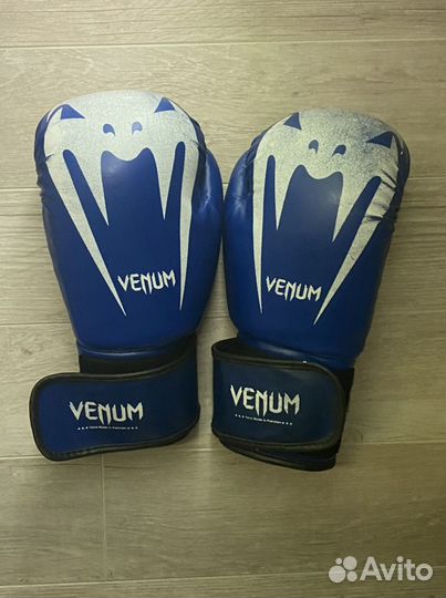 Боксерские перчатки