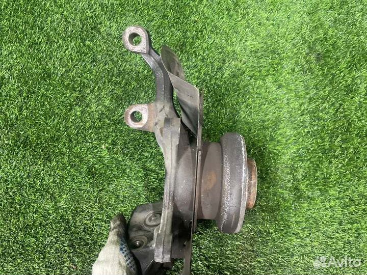 Кулак поворотный передний правый Bmw X5 E53 M54B30