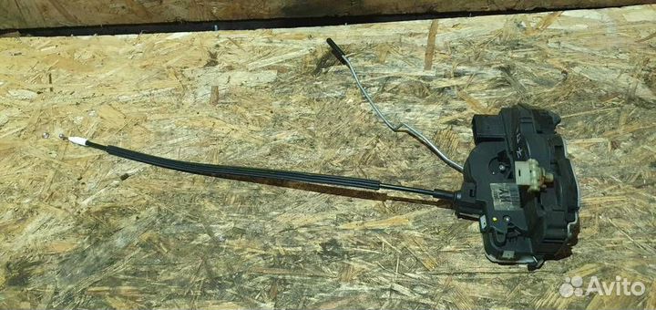 Замок двери передней левой Opel Insignia 2008-2017