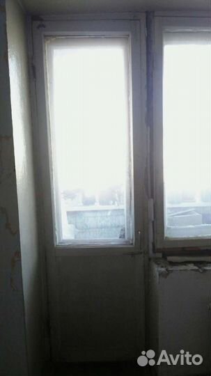 Двери и створки с деревянного балконного блока