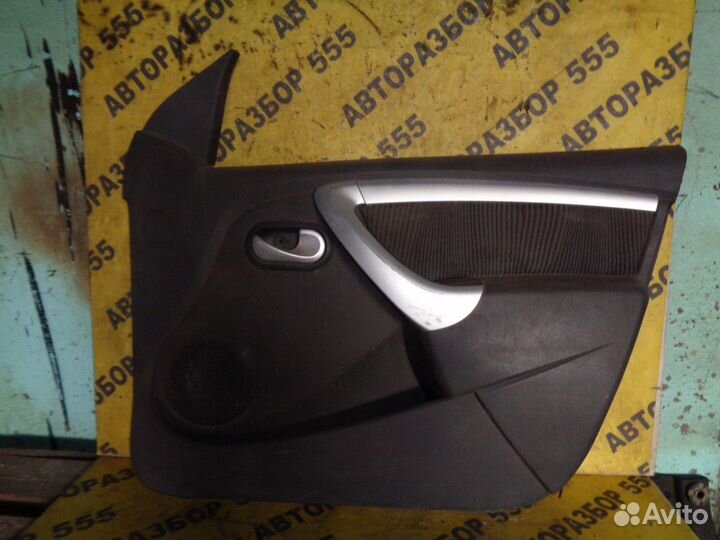 Обшивка двери передней правой Renault Sandero