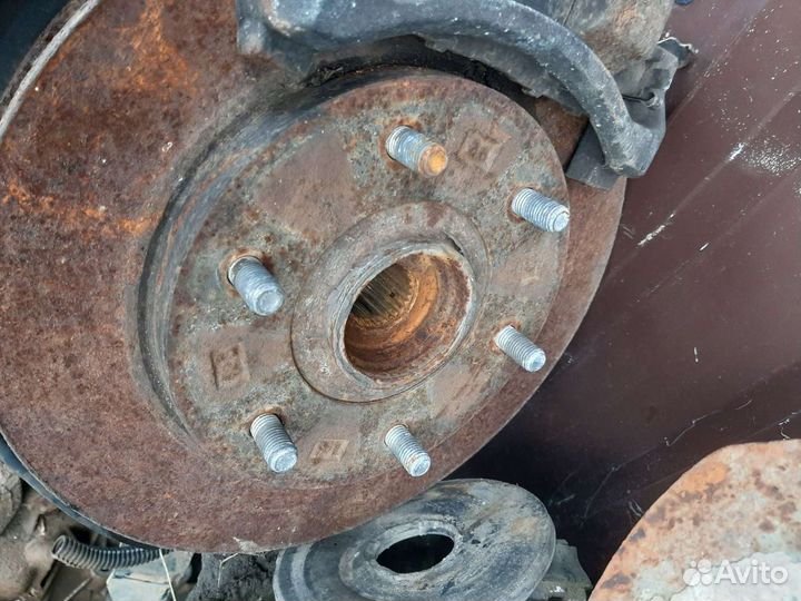 Кулак поворотный Mitsubishi Pajero Спорт 2