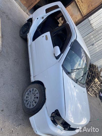 В разбор на запчасти nissan cube z10