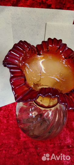 Красивая Стеклянная Ваз. Красное стекло