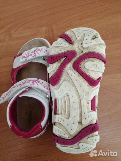 Босоножки для девочки 27 размер. Бронь