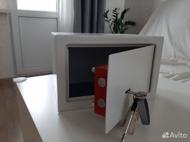 Сейф металлический