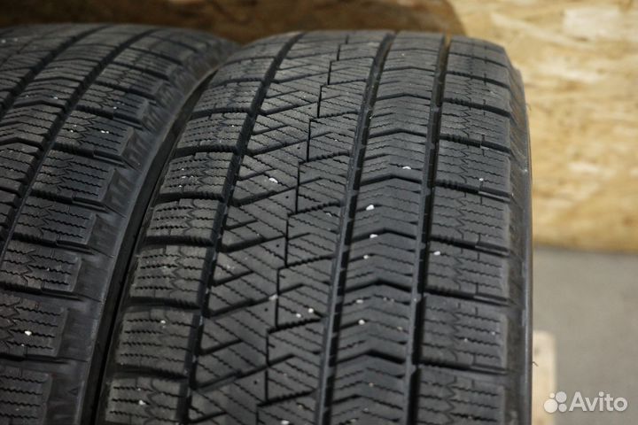 Bridgestone Blizzak VRX2 215/45 R17 87Q