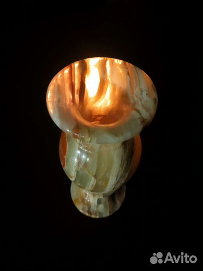 Ваза из оникса