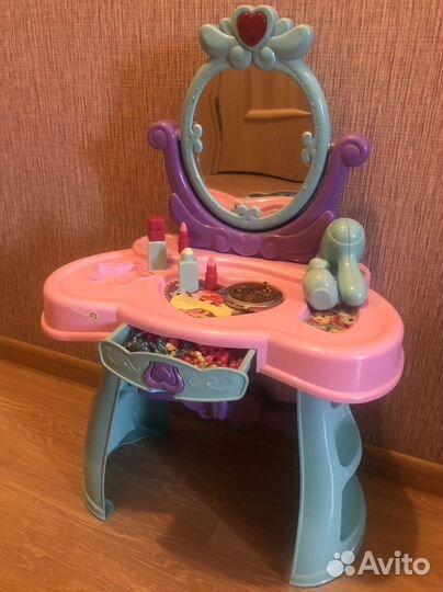 Детский туалетный столик