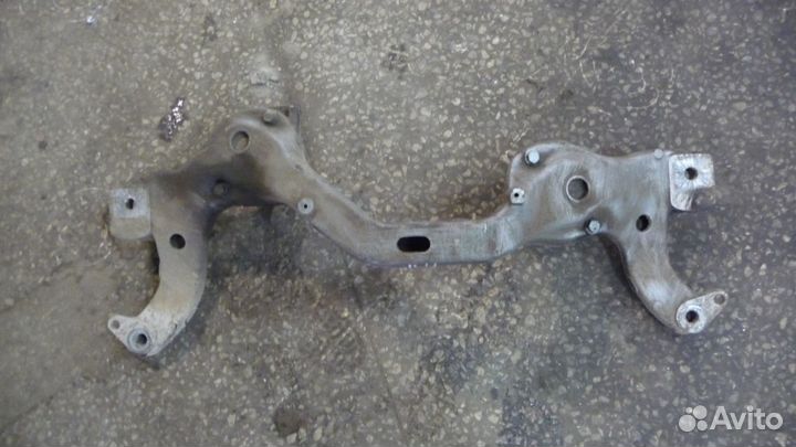 Балка подмоторная Ауди ку7 таурег каен