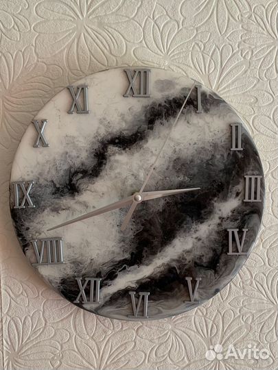 Часы настенные из эпоксидной смолы