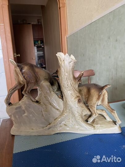 Фарфоровая статуэтка 